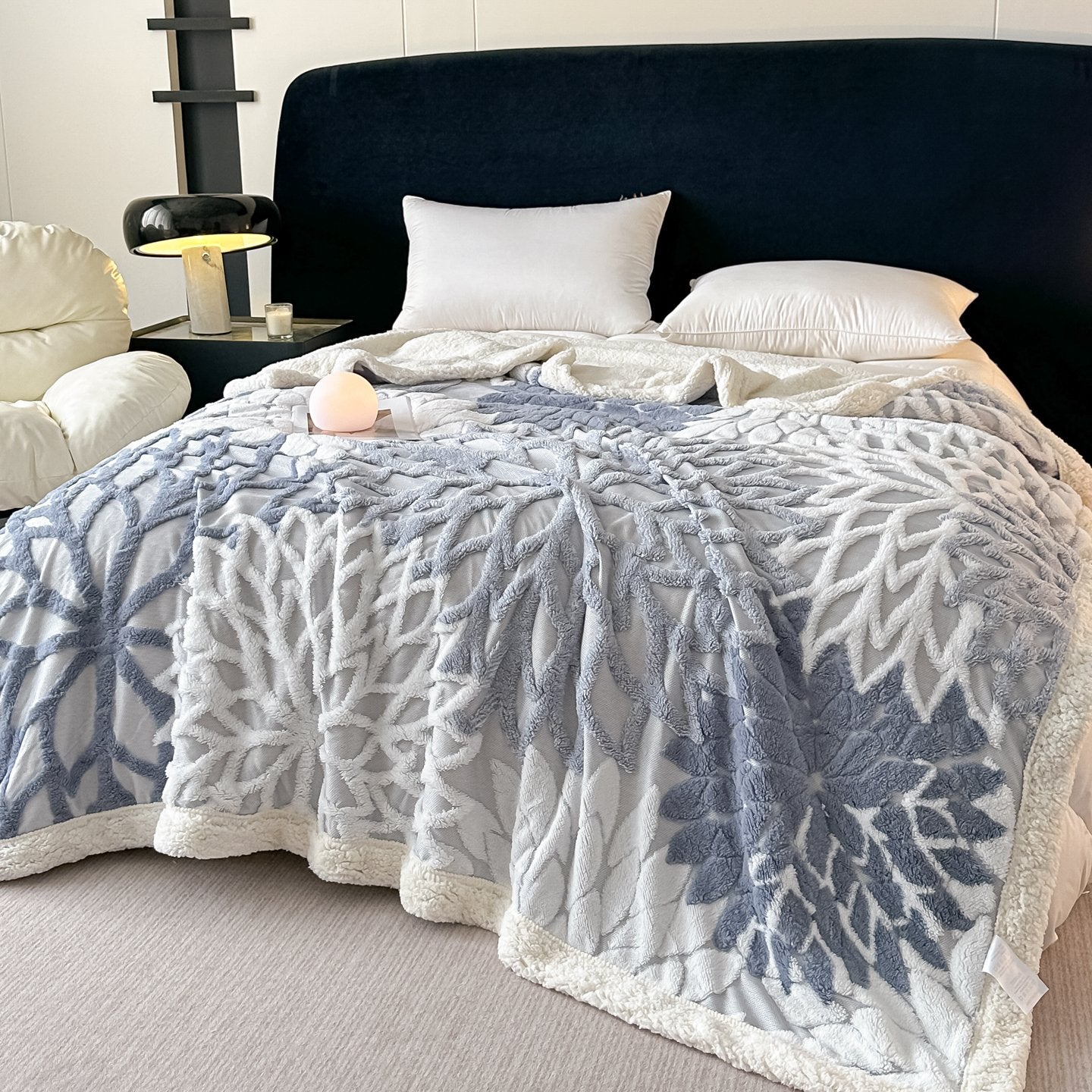 Velory Tufted Polyester Blanket additional product photo